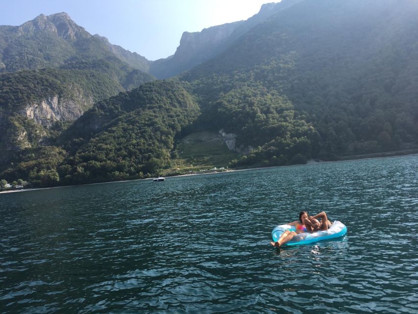 Valmadrera: Lake Como Sailing Trip with Prosecco and Snacks - What to pack and how to dress for a breezy, swimmable sail