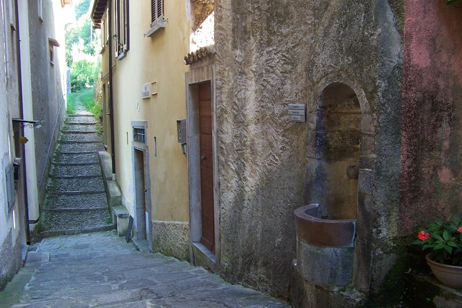 Varenna on the Como Lake, the Villa Monastero and the Patriarch's Greenway path - Timing and logistics that affect your day
