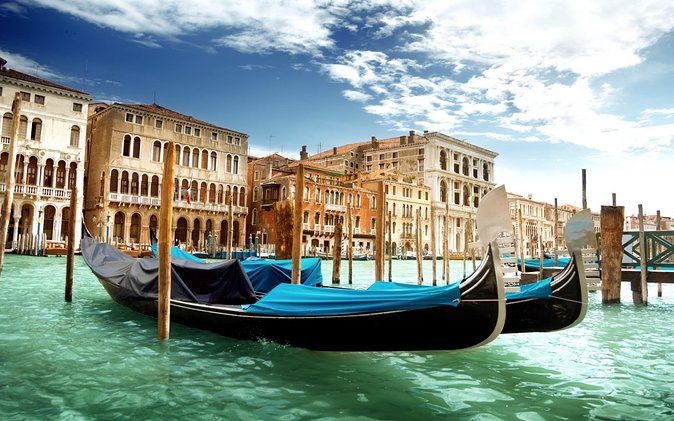 Venice Day Trip from Milan with Guided City Tour - Calli streets: how you learn the city without getting lost