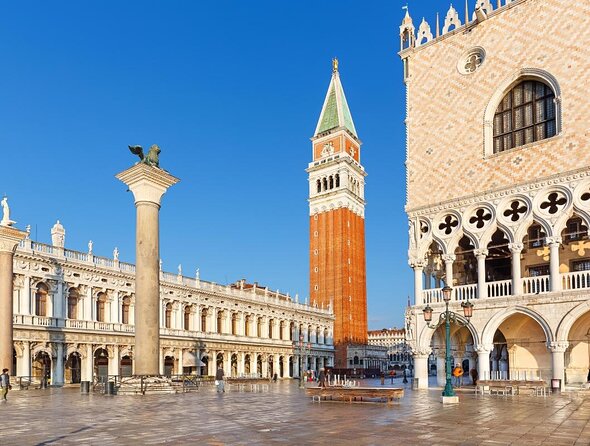 Venice Full-Day private Tour From Milan. Hotel pick up - Rialto Bridge Views and Canal Market Energy