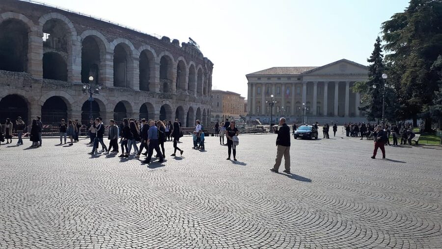Visit of Verona and Lake Garda. Full day tour from Milan - Walking Sirmione’s old town: photos, pace, and an ice cream break
