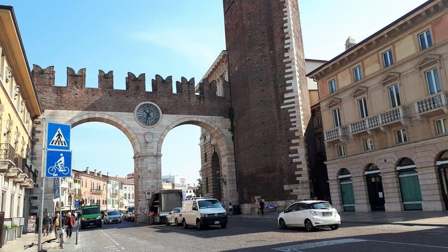 Visit of Verona and Lake Garda. Full day tour from Milan - Comfort and ease: air-conditioned coach, escort, and meeting point