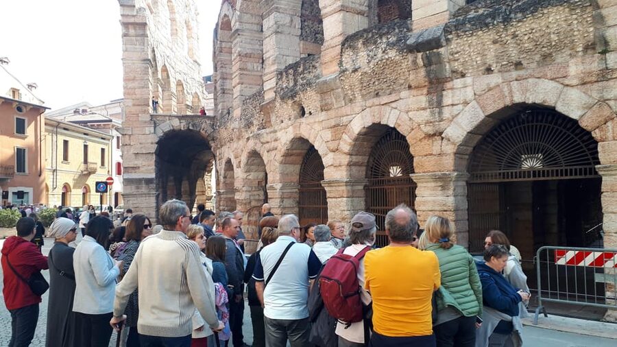 Visit of Verona and Lake Garda. Full day tour from Milan - Verona with a local guide: Juliet’s Balcony and the Arena
